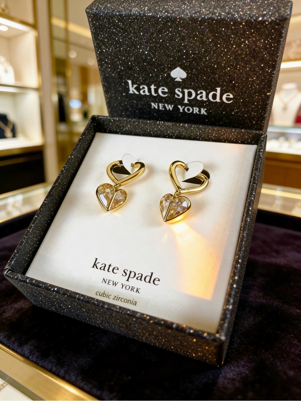Kate Spade New York Women's Rock
Solid Stone Heart Huggies Gold
New with tags - Picture 2 of 2